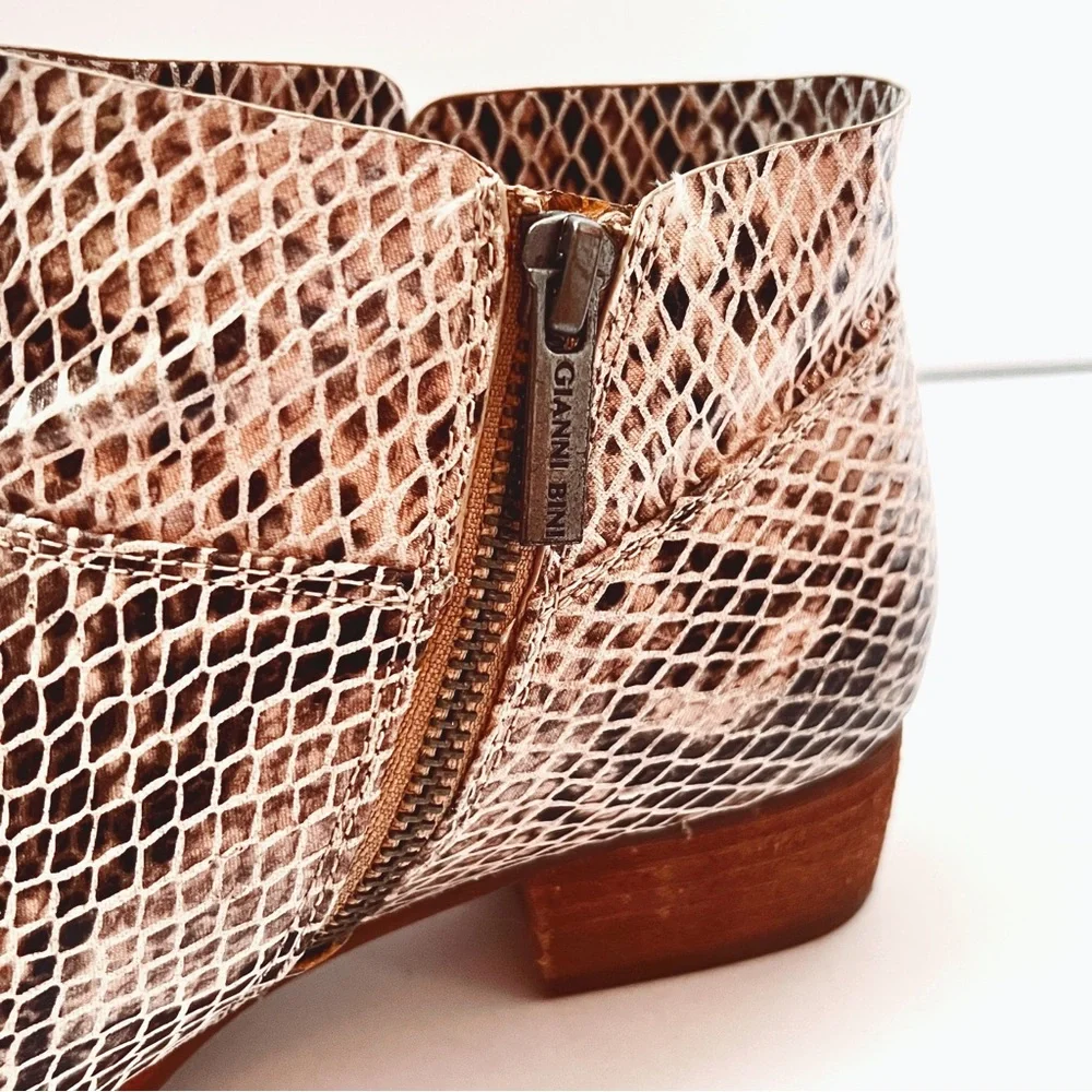 Gianni Bini Light Tan Snakeskin Ankle Booties Womens 8 Low Heel Boots - Picture 8 of 14